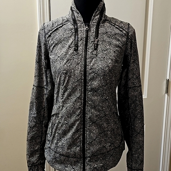 209. Lululemon Spring Forward Jacket - Picture 1 of 12